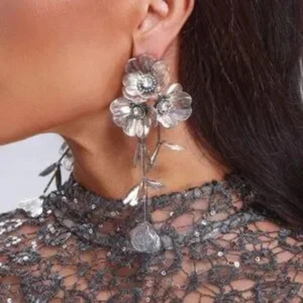 Kate Middleton Flower Silver Earrings Y2K Gift Minimalist - Picture 5 of 5